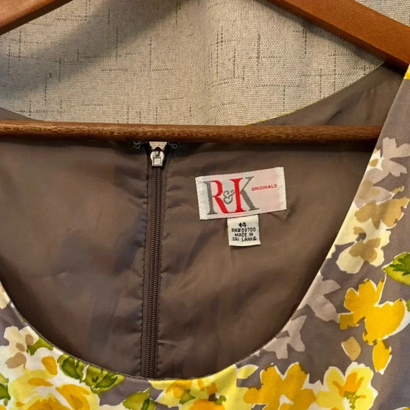 R&K Dress Size 14 1950’s / 1960’s Style Pleated Yellow and Grey Floral Dress. - Picture 6 of 11